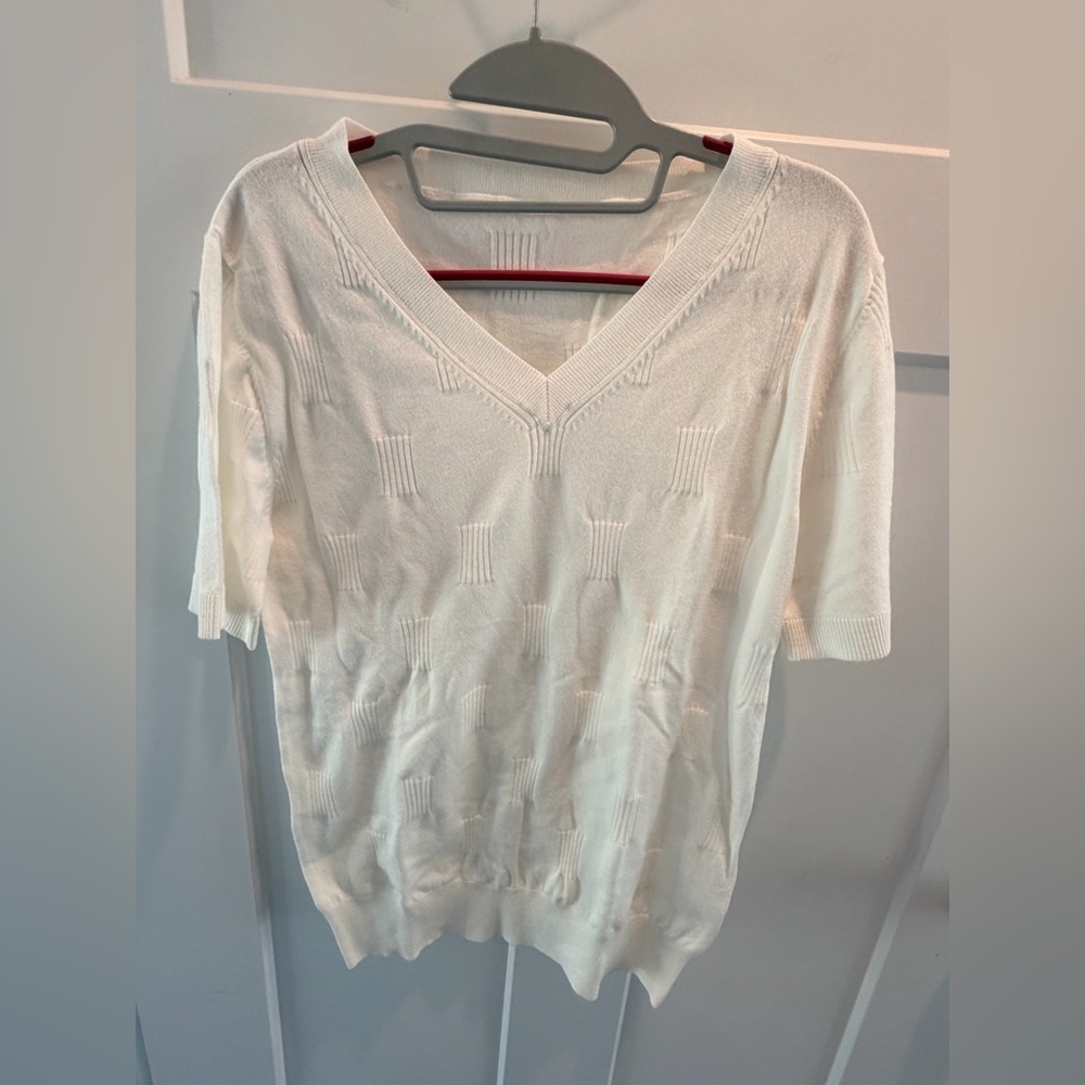 White V-Neck Textured Knit Top Short Sleeve Sweater Size M